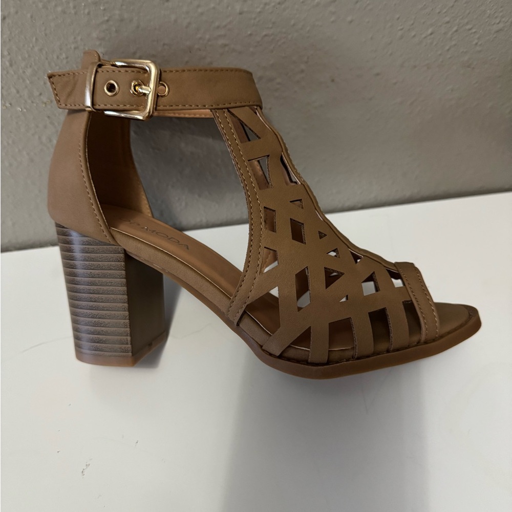 TOP Moda Tan Cutout Block Heels